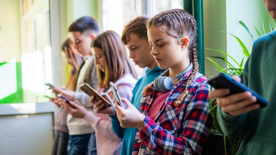 “Beperk schermtijd voor kinderen”