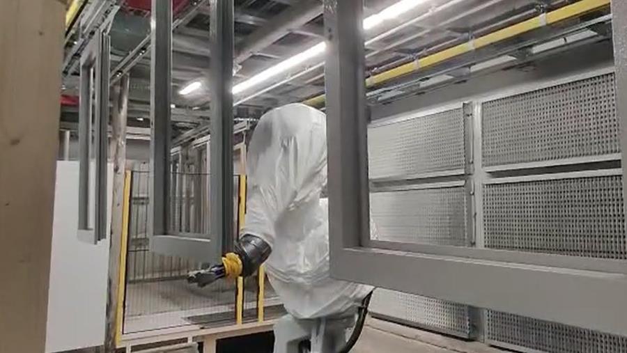 De Jong Groep ziet verfrobot anno 2026 als pure noodzaak