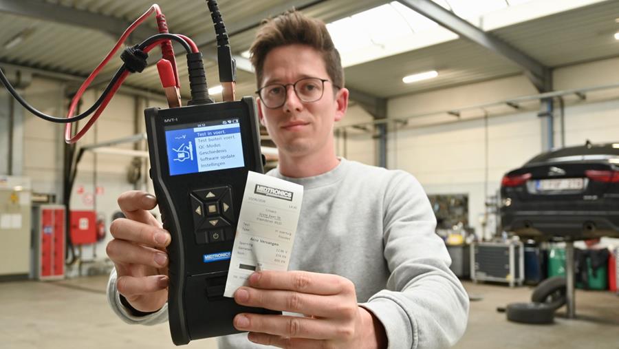 Le test de batterie, un contrôle de routine chez Garage Crivaco