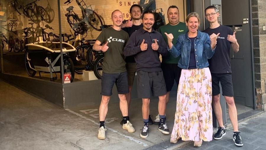 Lucien renforce son équipe avec des mécaniciens de bicyclettes de Gand et de Wetteren