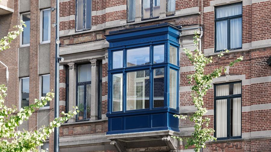 Restauration du patrimoine et artisanat moderne pour le remplacement de la loggia