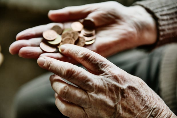 Een op drie Belgen stelt zorg uit omwille van financiële redenen